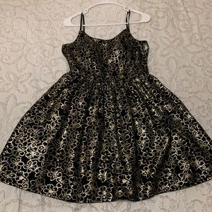 Boutique Black and a Gold Hibiscus Dress